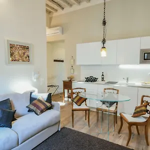 Oltrarno's Sweet Rose - Free Parking! Apartamento